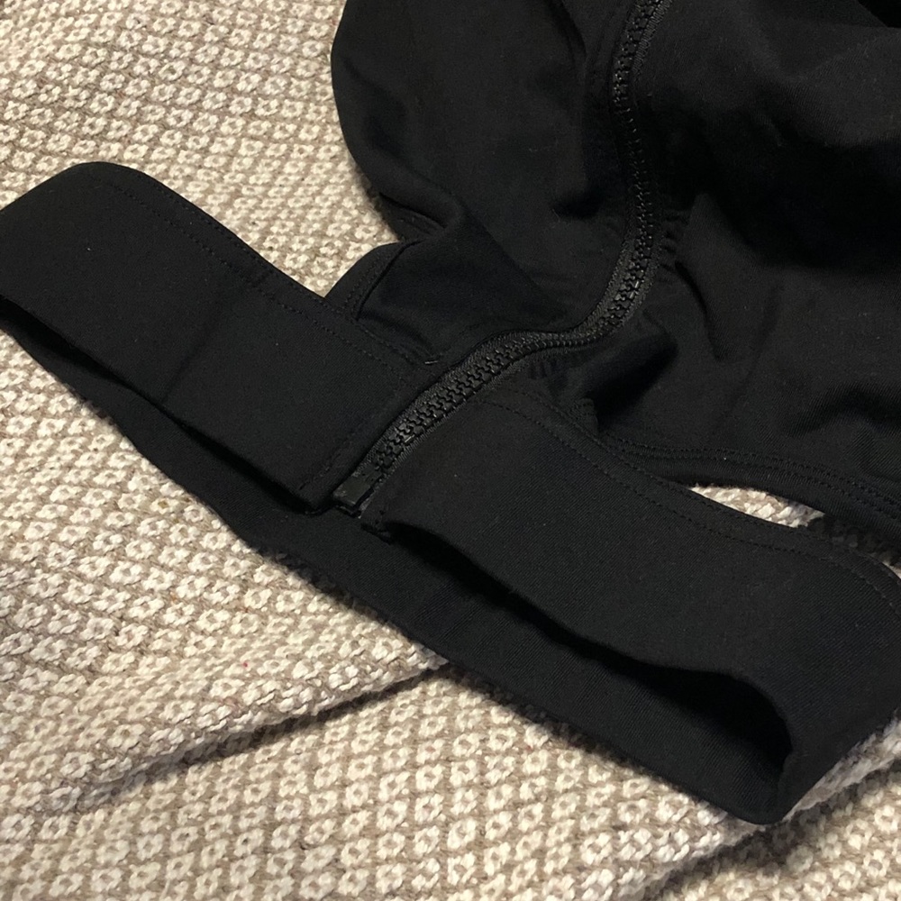๐ฏโโ๏ธ LADIES ZIP TOP ๐ฏโโ๏ธ - Picture 3 of 5